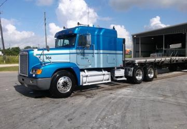 Скин Christina River для Freightliner FLD 120v2.0 для Euro Truck Simulator 2 (v1.31.x, - 1.43.x)