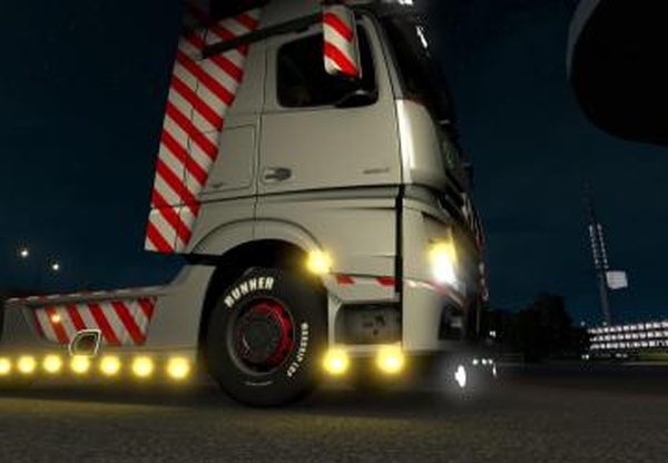 Small Lights + Turn Signalsверсия 1.0 для Euro Truck Simulator 2 (v1.28.x, - 1.34.x)