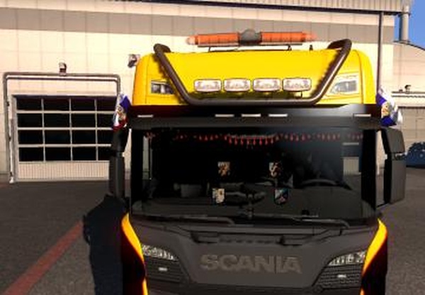 Вымпелы на лобовое стекло«Girls and Trucks»v1.0 для Euro Truck Simulator 2 (v1.28.x, 1.30.x)