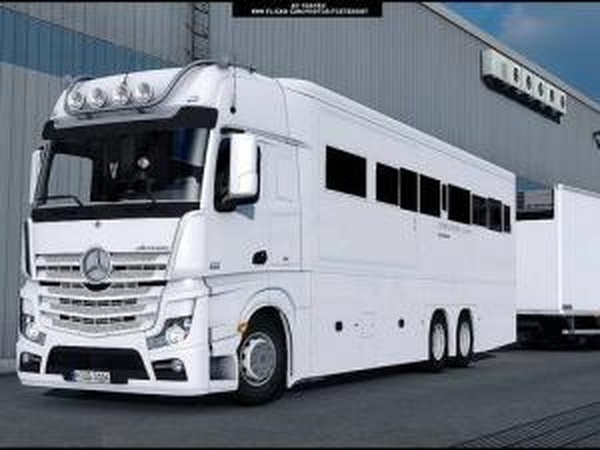 Mercedes-Benz MP4 Actros Motorhomeверсия 1.0 для Euro Truck Simulator 2 (v1.28.x, 1.30.x)